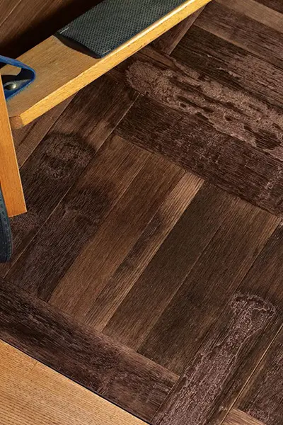 das Foto zeigt ein Detail des Merlot Bodenbelages